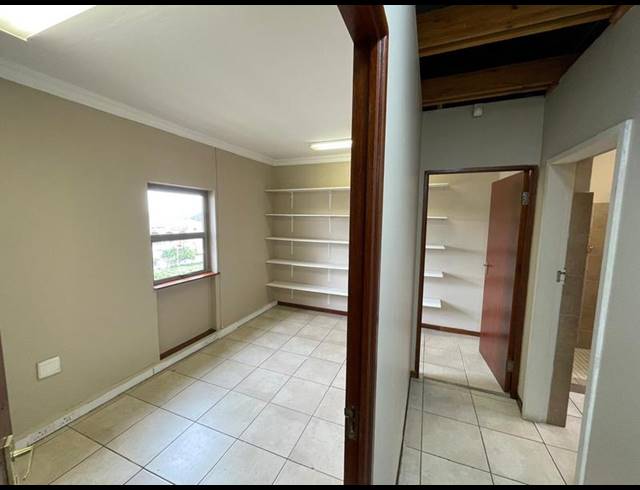 BUSINESS PROPERTY TO RENT IN ELDORAIGNE